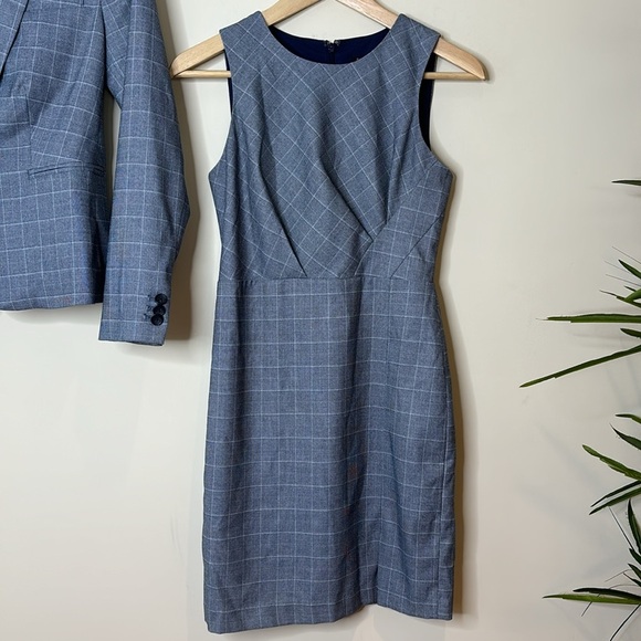 Banana Republic || Sheath Dress and Blazer; *Dress Size OOP; *Blazer Size OP - Picture 4 of 17